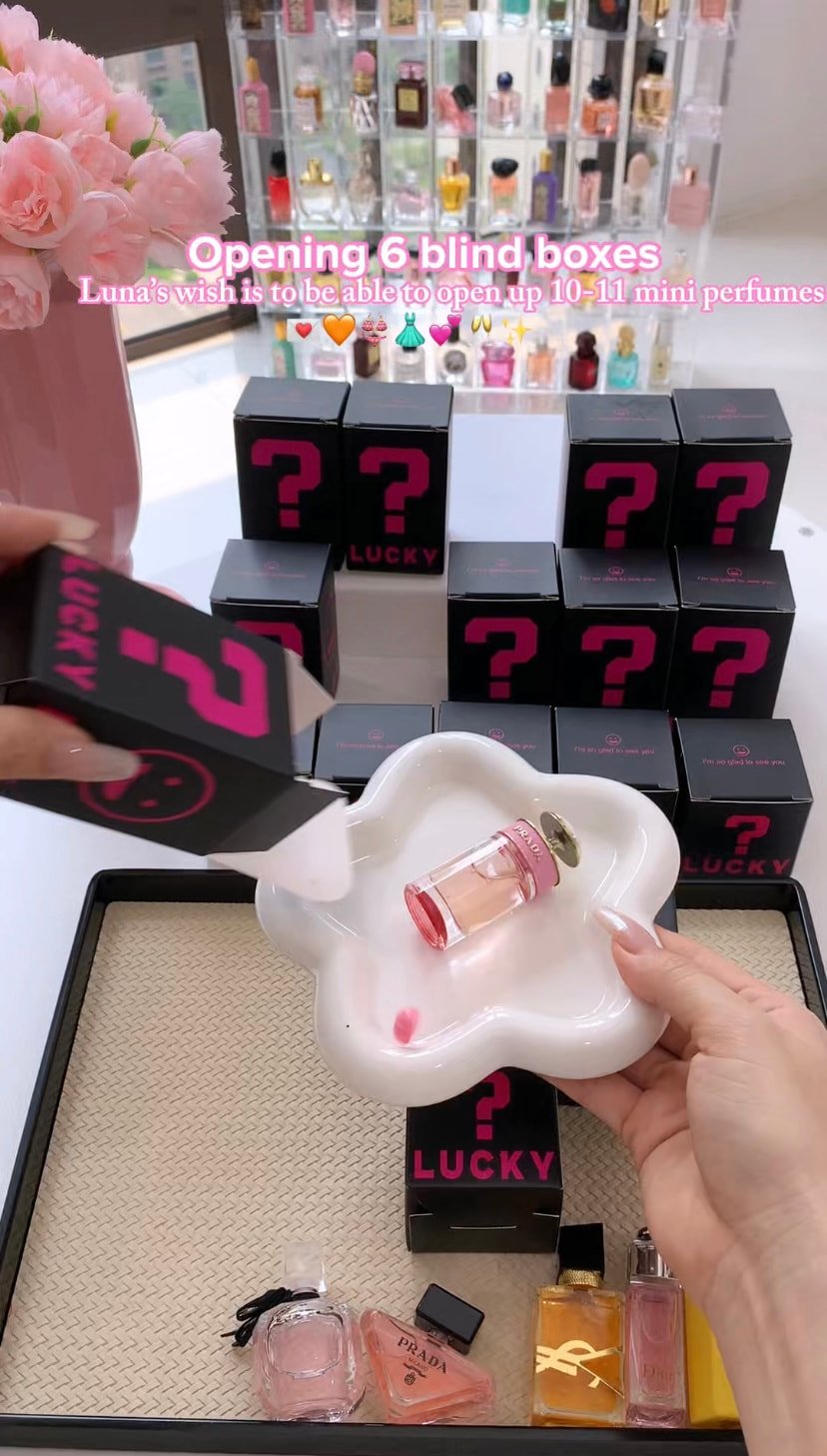 Mini perfume blind box.