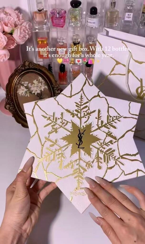 Star-shaped 12 bottle mini perfume gift box