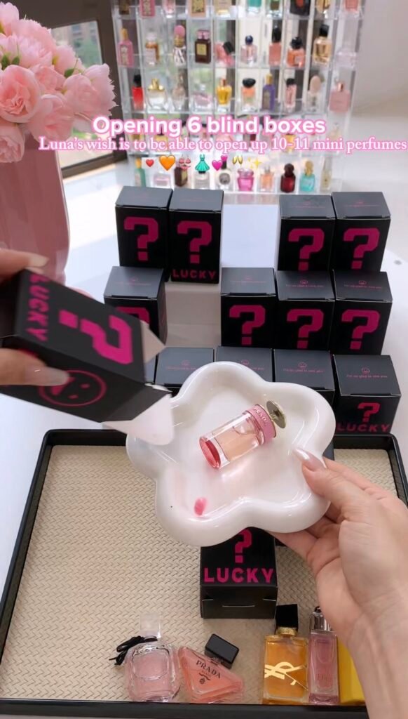Mini perfume blind box.